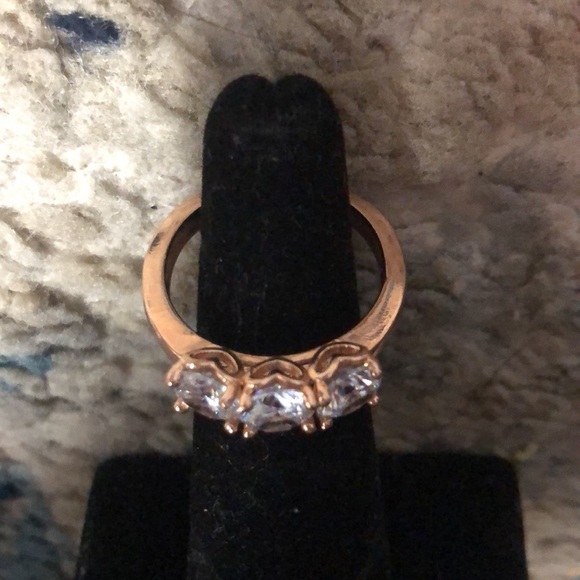 Rose Gold White topaz 3 Stone ♡ Setting Ring - Picture 5 of 5